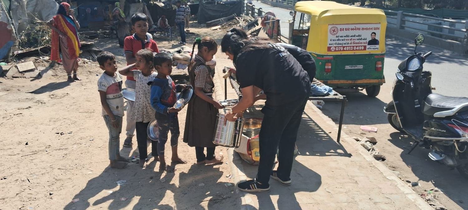 Evening meal service &mdash; Hunger Relief