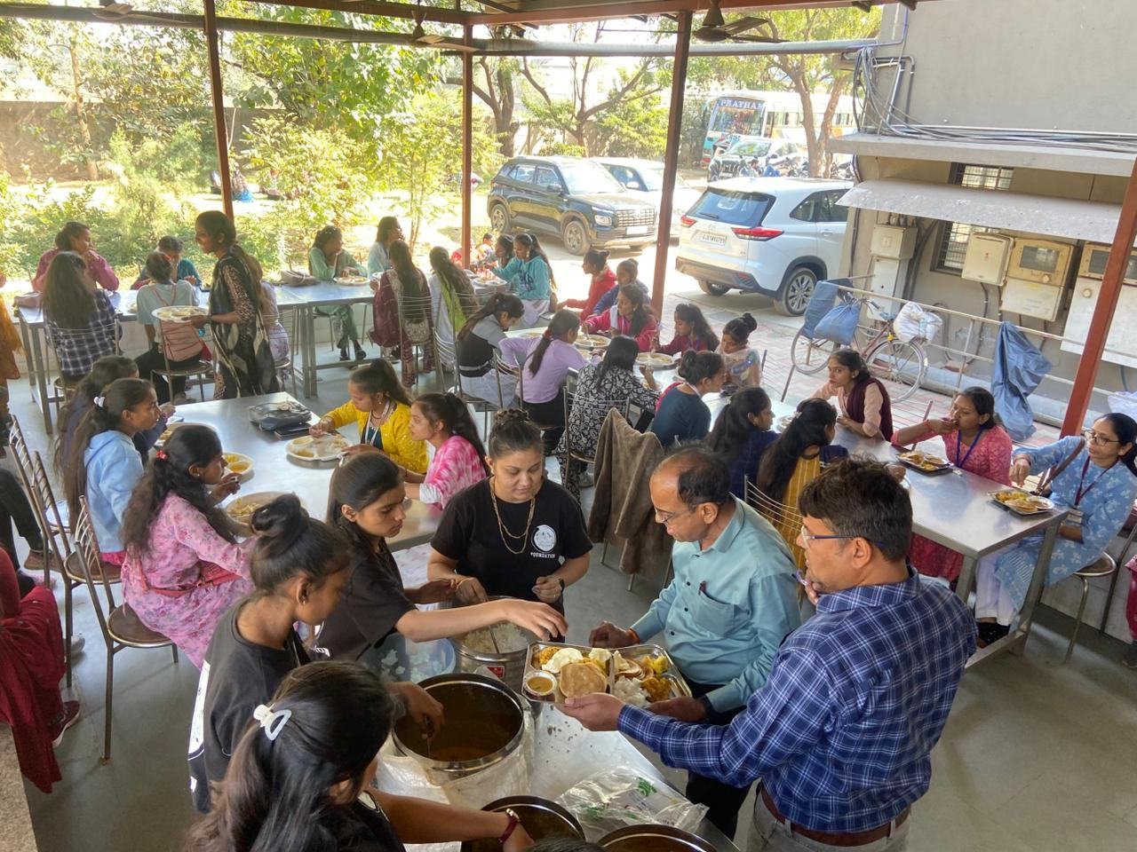Evening meal service &mdash; Hunger Relief