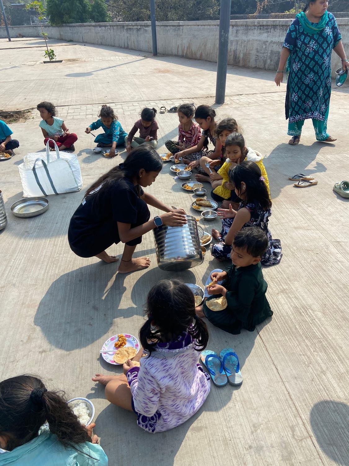 Evening meal service &mdash; Hunger Relief