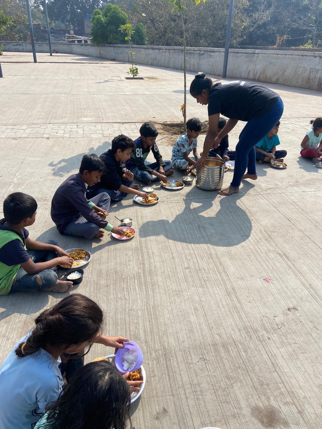 Evening meal service &mdash; Hunger Relief